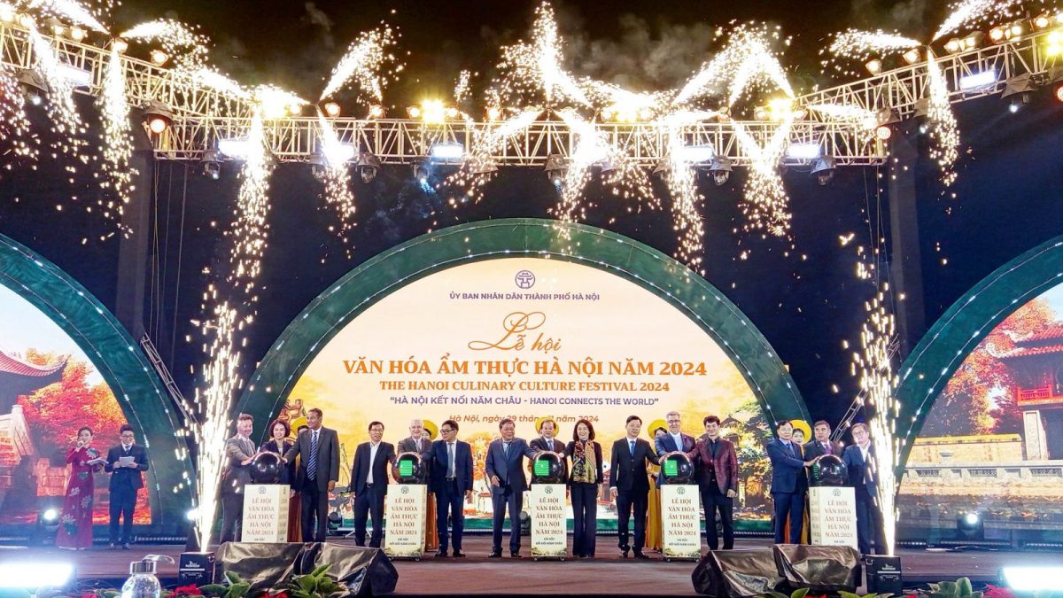 Lễ hội Văn hóa Ẩm thực Hà Nội 2024: Gian hàng Nga do Nguyễn Hồng phụ trách đã thu hút hơn 1.000 người ghé thăm và mua sắm