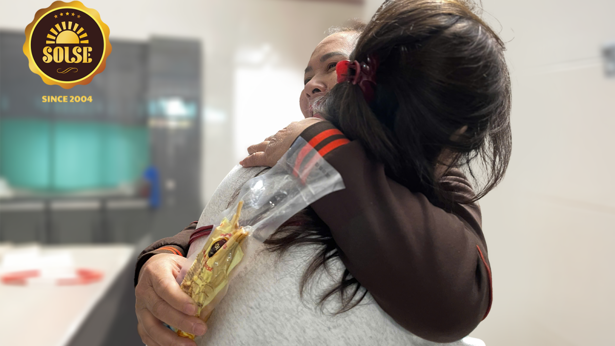 Cãi mẹ đúng lúc gần Tết, Phô mai Hun khói SOLSE đã giúp tôi hóa giải nỗi niềm