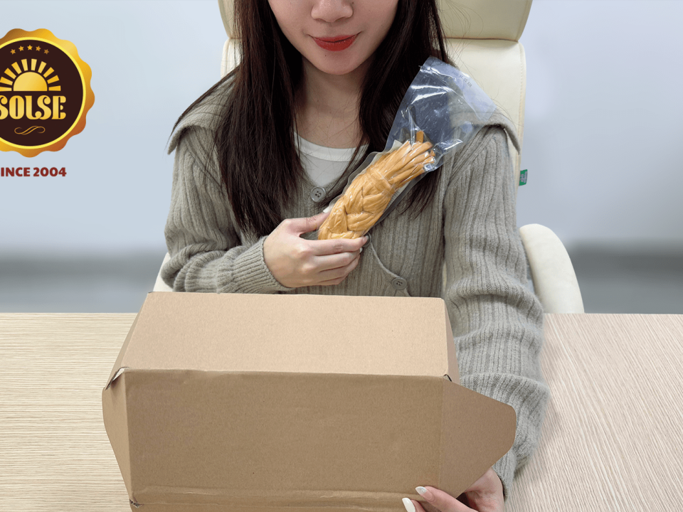 Tôi đã khóc và cười vì… một cuộn Phô mai Hun khói SOLSE